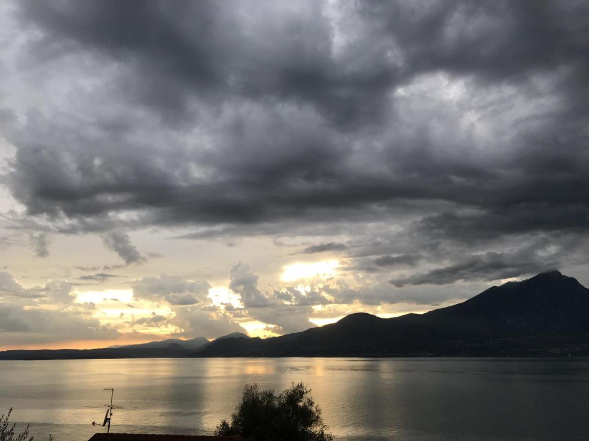 Residence La Mignon Oleandri Torri del Benaco Kültér fotó