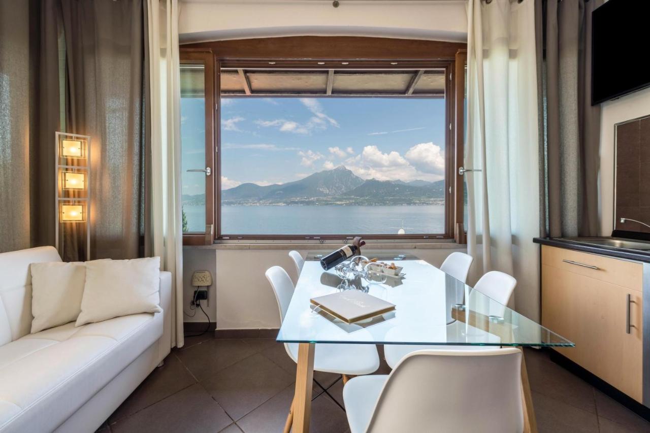 Residence La Mignon Oleandri Torri del Benaco Kültér fotó
