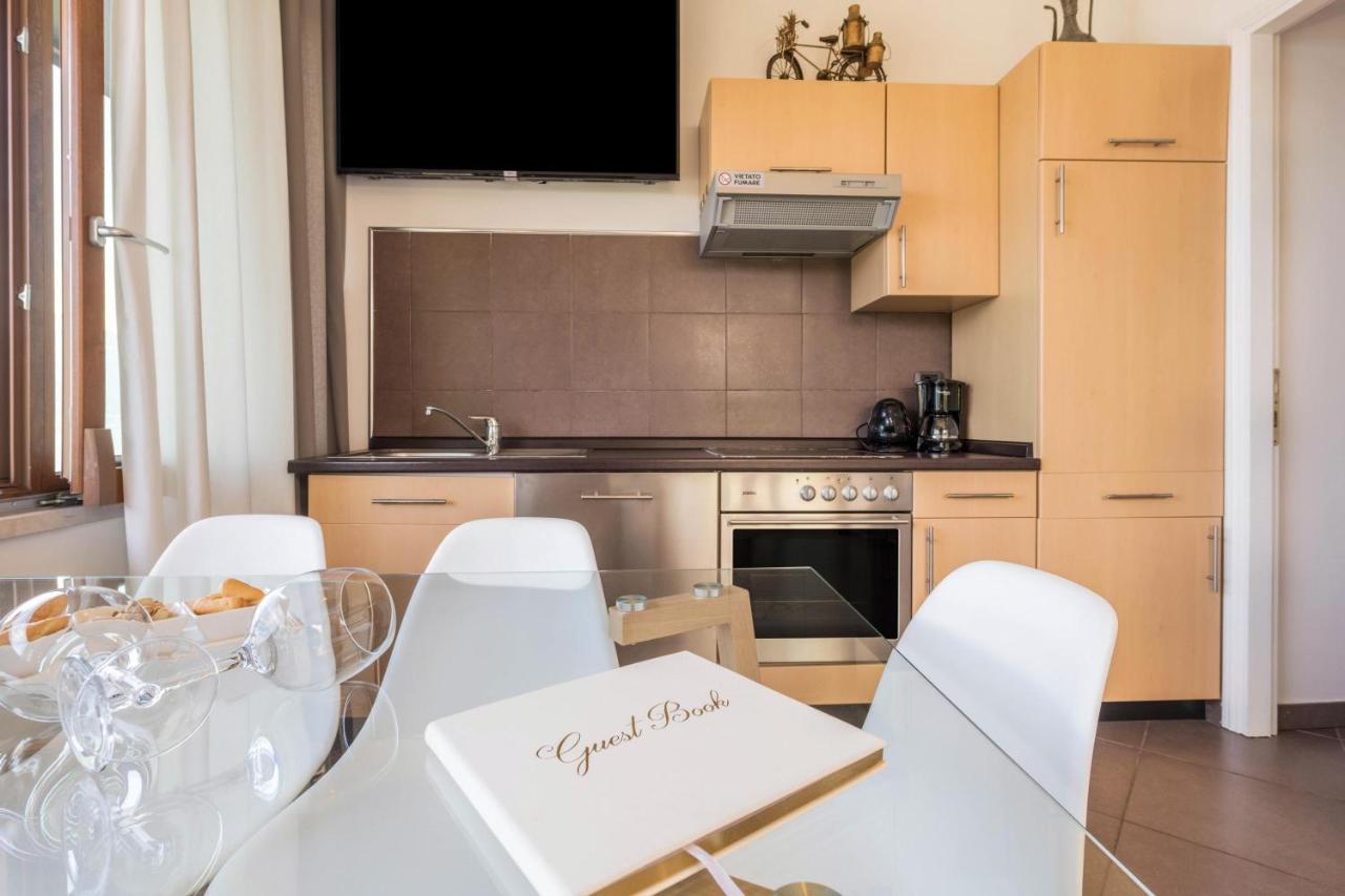 Residence La Mignon Oleandri Torri del Benaco Kültér fotó