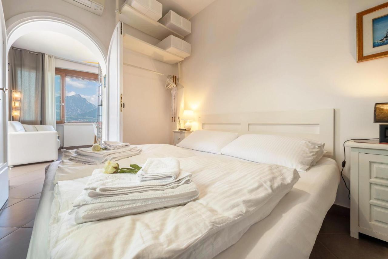 Residence La Mignon Oleandri Torri del Benaco Kültér fotó
